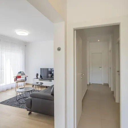 Coastal 1 Apartment Split